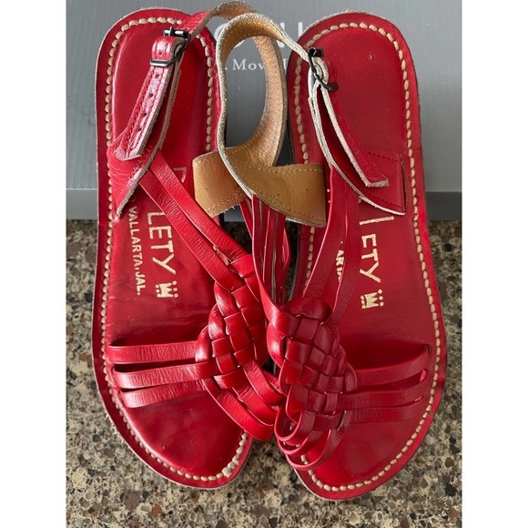 RED LEATHER SANDALS VINTAGE | SIZE: 6-7 - Picture 3 of 4